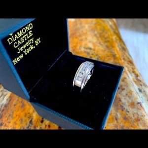 Size 10 14k white gold  Men’s wedding ring